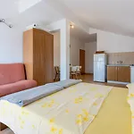 Besonderes Studio-apartment Nur 800 Meter Zum Mit Meerblick, Parkplatz, Grill Apartment *