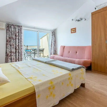 Besonderes Studio-apartment Nur 800 Meter Zum Mit Meerblick, Parkplatz, Grill * Crikvenica