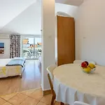 Besonderes Studio-apartment Nur 800 Meter Zum Mit Meerblick, Parkplatz, Grill Appartamento Crikvenica
